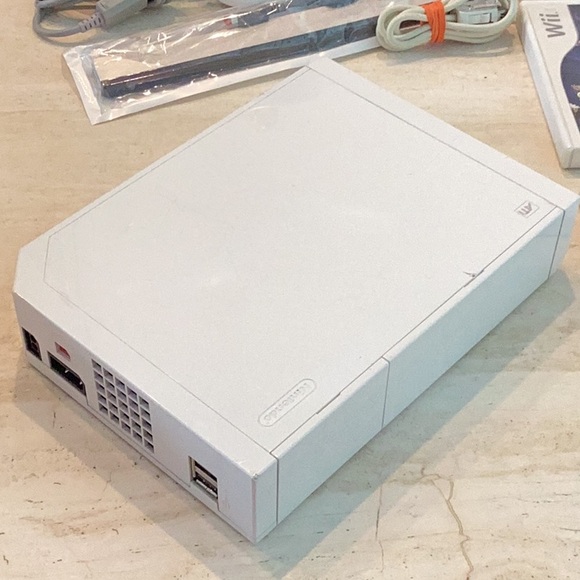 Nintendo Wii Console & 3 Mario Wii Games RVL-001 Complete Super Smash Pikachu - Picture 9 of 16